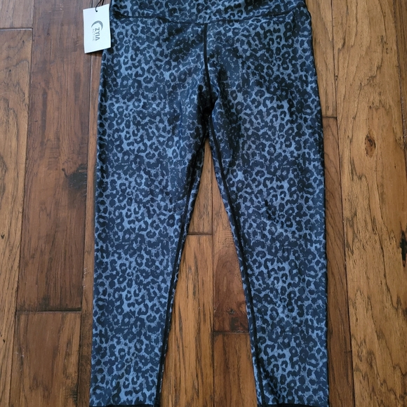 Leopard Print Women's Leggings - Picture 6 of 8